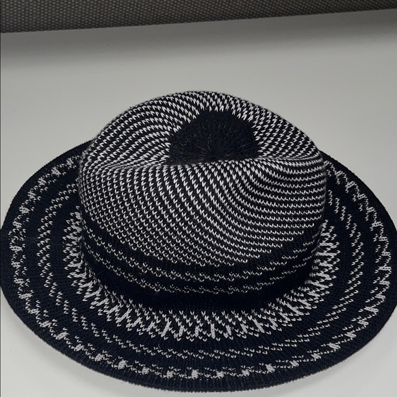 Buttons Monochrome Women\'s Hat main image 4